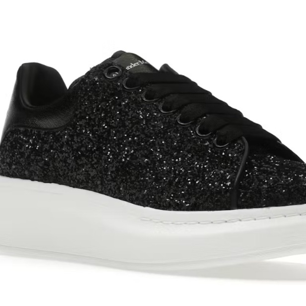 Alexander McQueen Oversized Sneaker in Black glitter